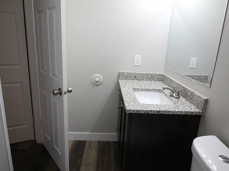 Apartments at 175 Main Street in Farmington — Photo 44