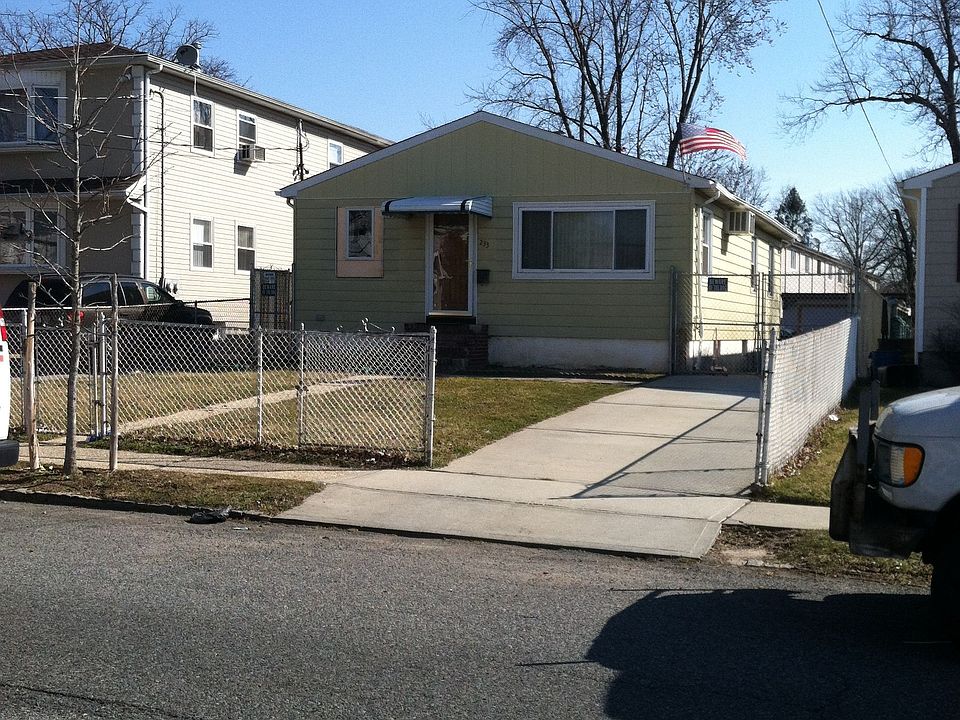 1st image of 233 Van Pelt Ave