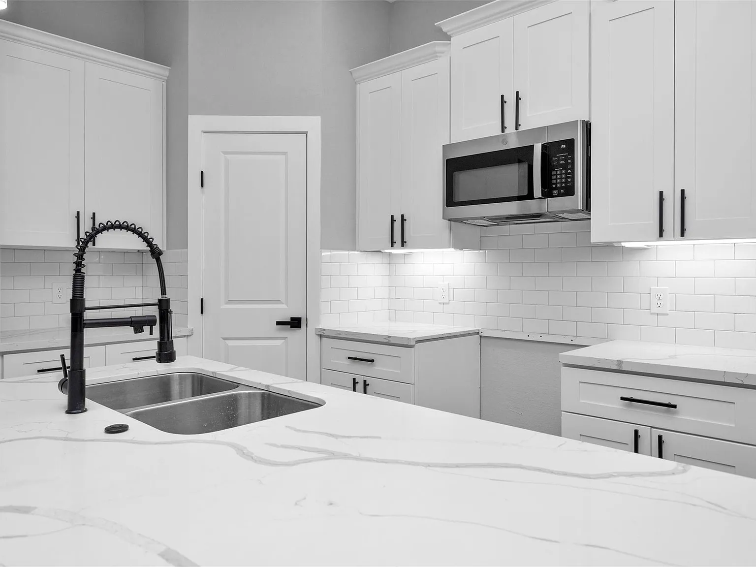 3 bed, 2.5 bath, 1656 sqft, $2,125 — Photo 1