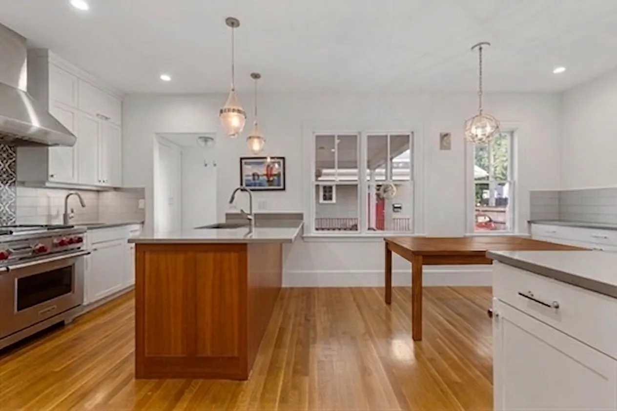 6 bed, 3393 sqft, $9,700 — Photo 4