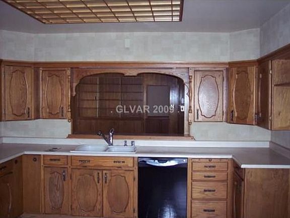 2nd image of 1122 Virginia City Ave