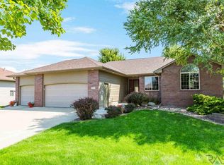 6316 S Wicklow Ave, Sioux Falls, SD 57108