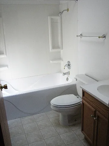 3 E Riverside Rd — Photo 2