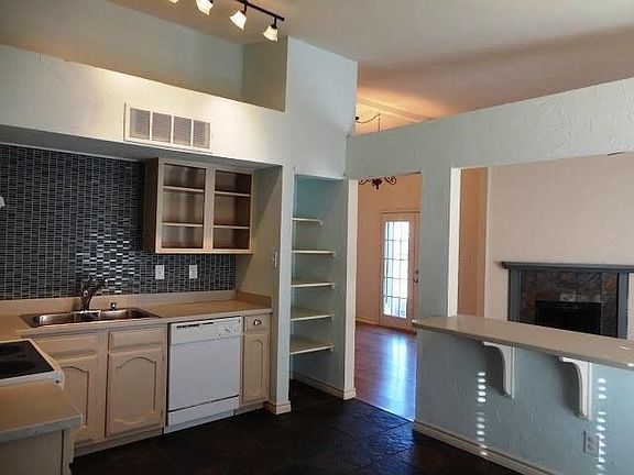 5th image of 2609 Driskill Dr