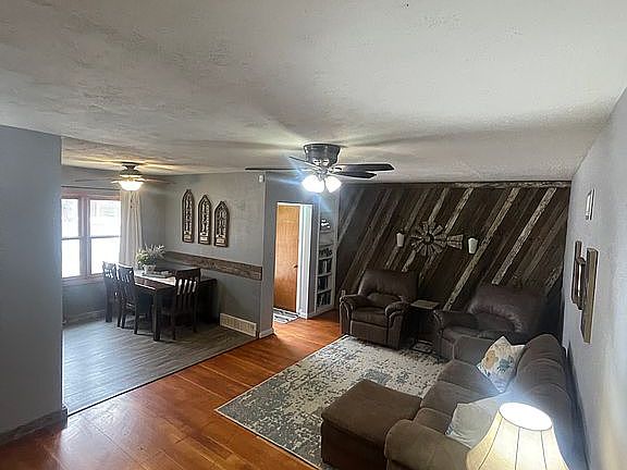 4th image of 1820 Lake Ave