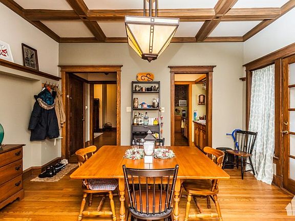 4th image of 3747 N Pine Grove Ave #1F