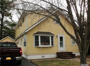 11 Locust St, Ronkonkoma, NY 11779