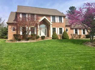 46 Willow Creek Dr, Highland, IL
