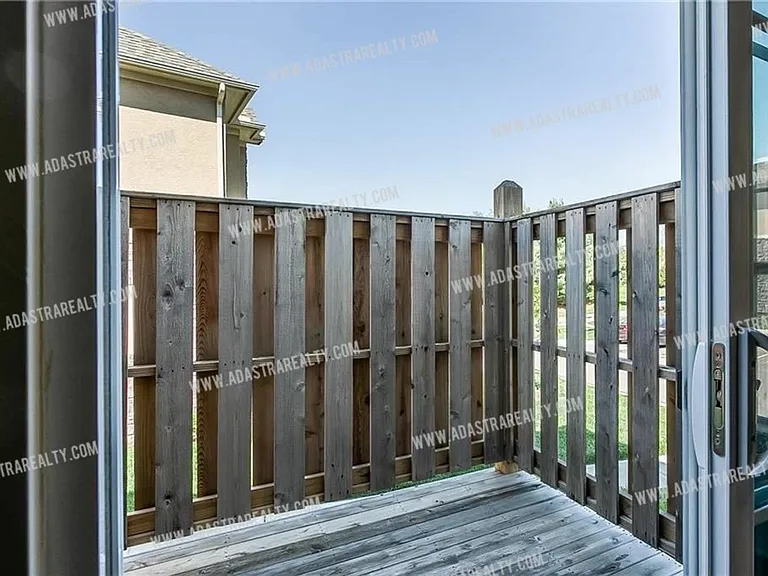 15852 Valley View Dr — Photo 8