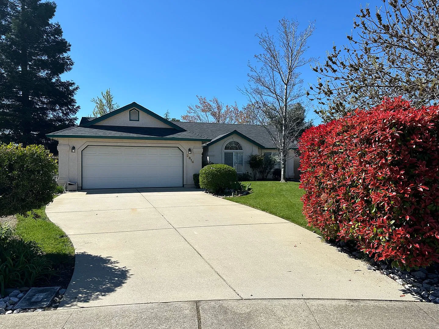 A Place to Call Home! 3 Bedrooms, Cozy Fireplace & Covered Patio! — Photo 2