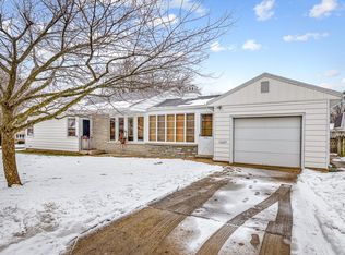 205 Fellows St, St Charles, IL 60174
