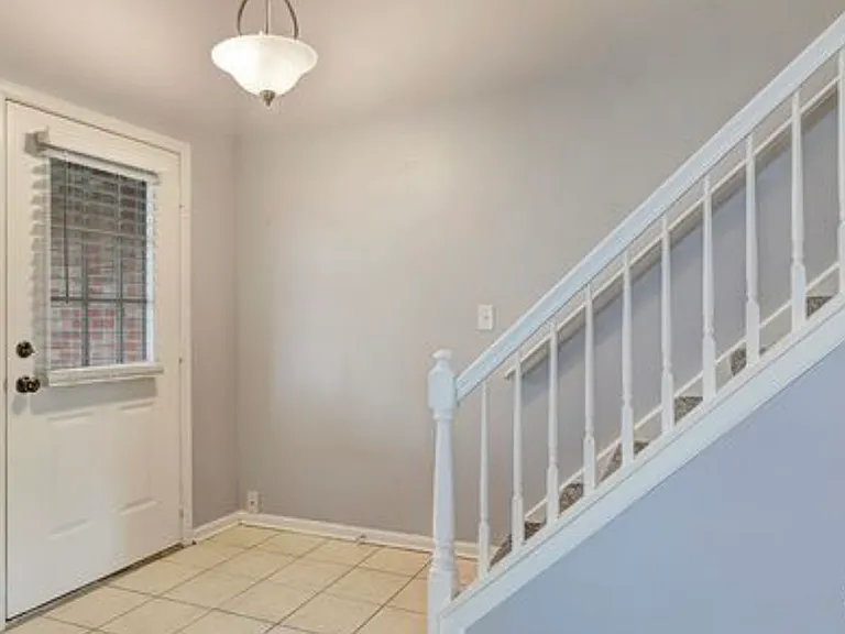 486 Buckingham Dr — Photo 3
