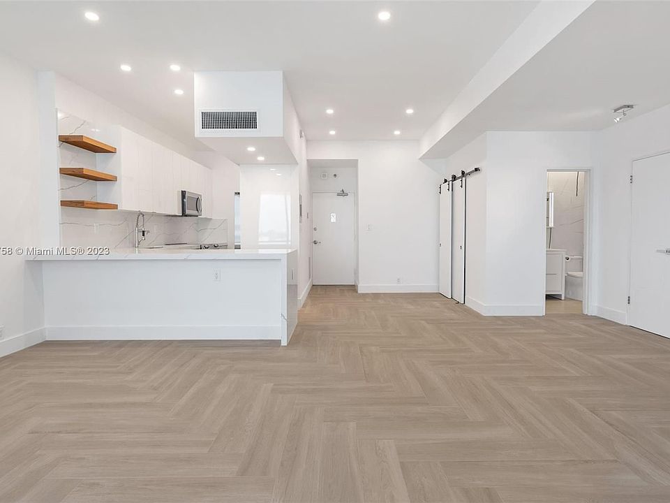 1st image of 1000 West Ave Penthouse 4