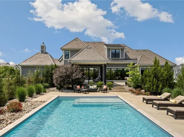 16913 Bond St, Overland Park, KS 66221