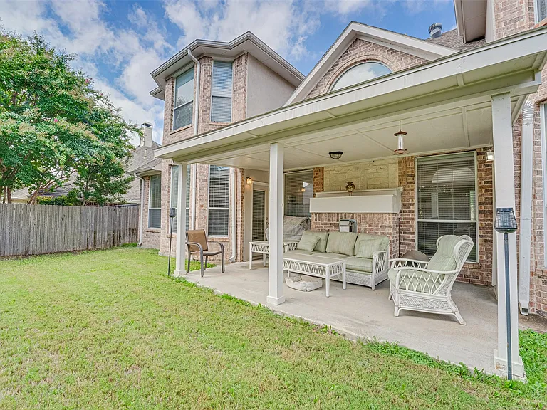 14 Center Ct — Photo 24