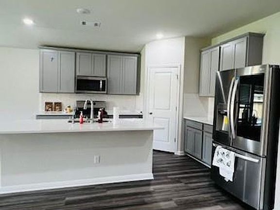 5th image of 707 East St