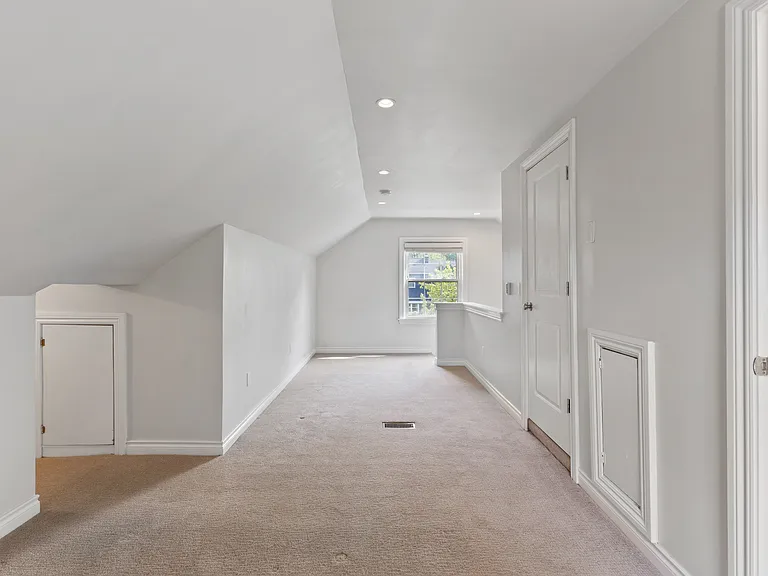 2615 Kenmore Rd — Photo 10