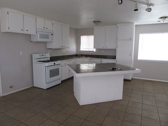 3rd image of 12417 Geronimo Ave