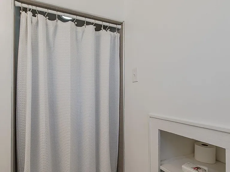122 W Houstonia Ave — Photo 29