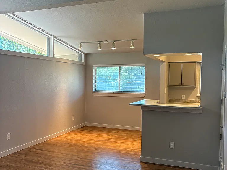 4326 Cole Ave #F — Photo 2