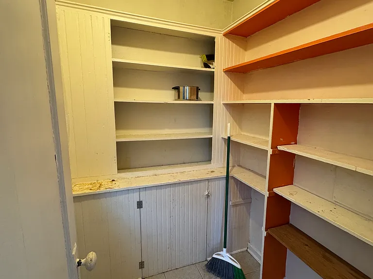 Walk-in Pantry