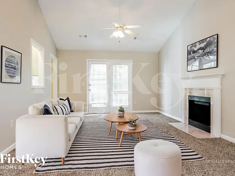 1046 Preserve Ln — Photo 4