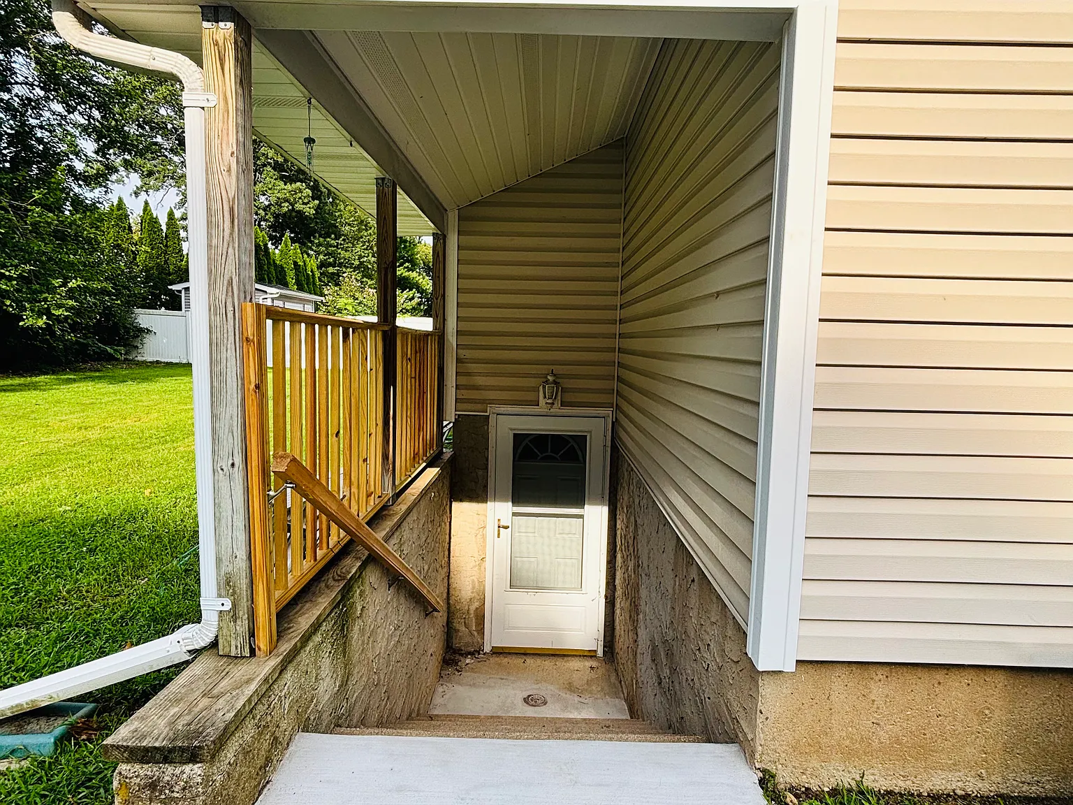 3 bed, 1000 sqft, $3,990 — Photo 2