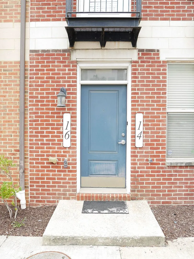 Prime Location!! 3 Beds, 2.5 Baths In Desirable Albemarle Square Community — Photo 2