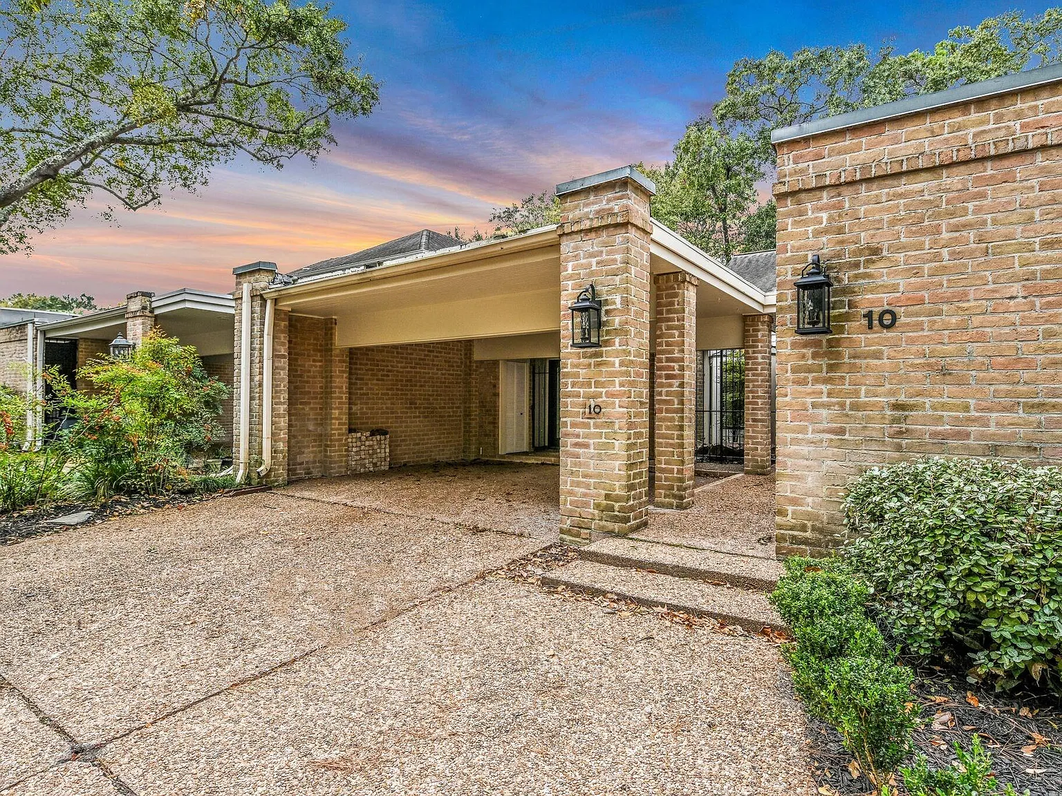 3 bed, 3.0 bath, 3844 sqft, $4,500 — Photo 1