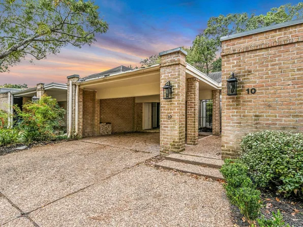 10 Woodstone St, Houston, TX 77024