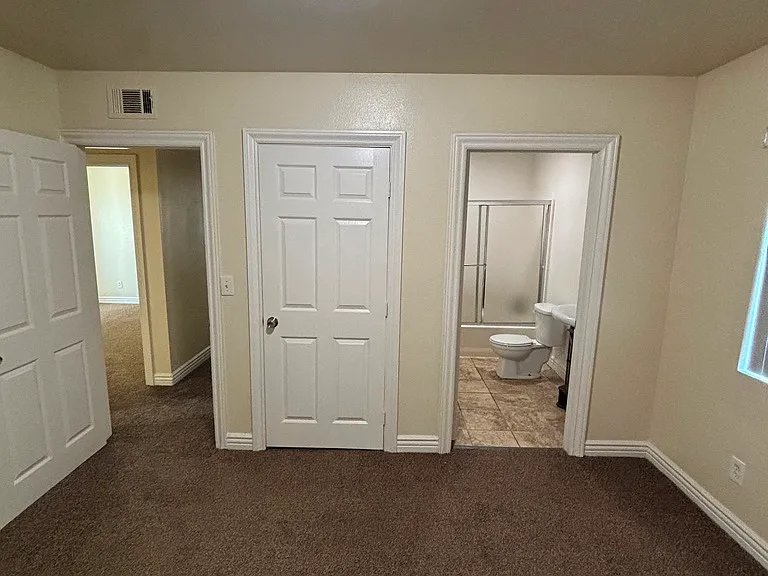 10504 S San Pedro St — Photo 7