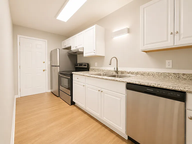 420 Fairfax Dr #B — Photo 9