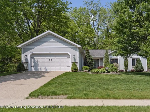 304 Williamsburg Rd, Lansing, MI 48917