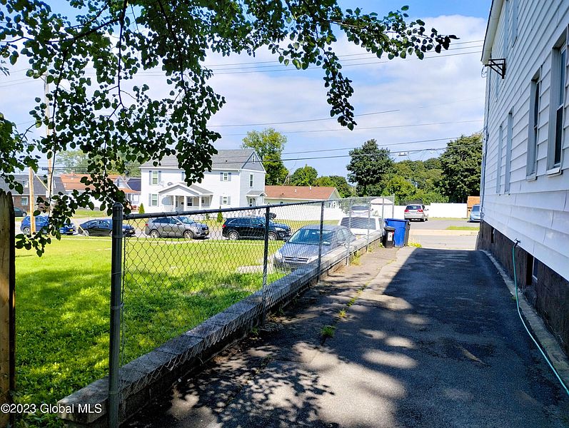 5th image of 718 Salina Street