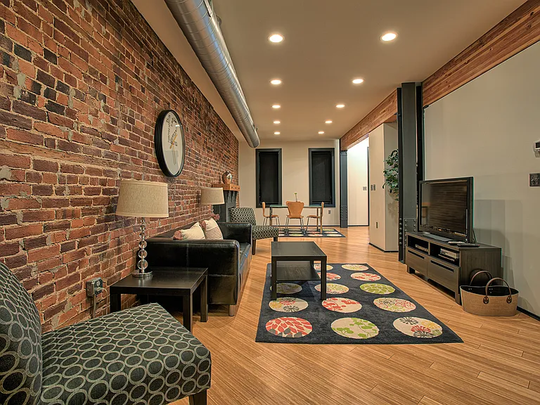 215 E 3rd St #3D — Photo 9