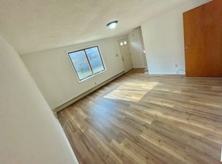 20 Lilac Ln #1L, Troy, NY 12180