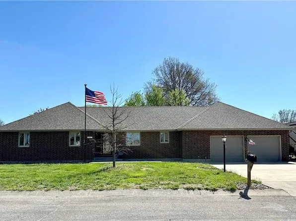 1107 Country Club Dr, Butler, MO 64730