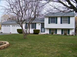 83 Staglen Dr, Henrietta, NY 14467