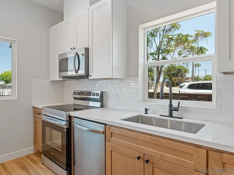 1489 Fern Ave #1 — Photo 9