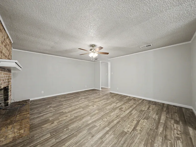 1804 Ruiz Dr — Photo 9