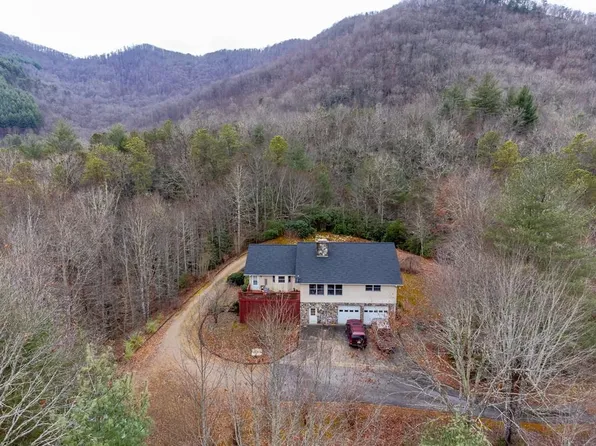 860 Willis Cove Rd, Franklin, NC 28734