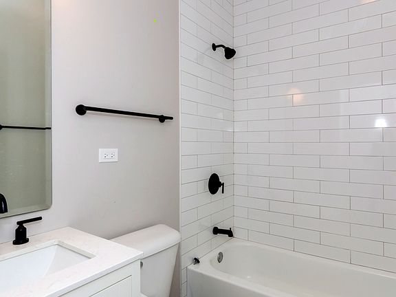 4th image of 1933 S May St #G