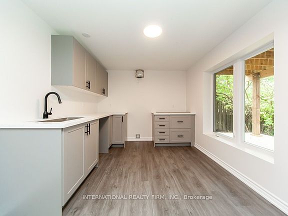 4th image of 11 Coates Cres