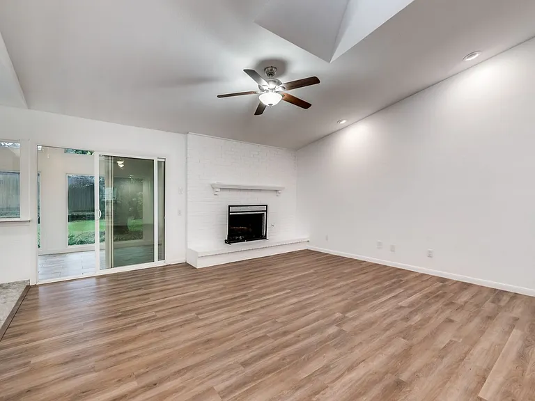 3940 Dalgreen Cir — Photo 22