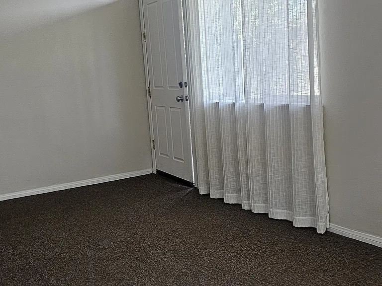1641 Porter St — Photo 3