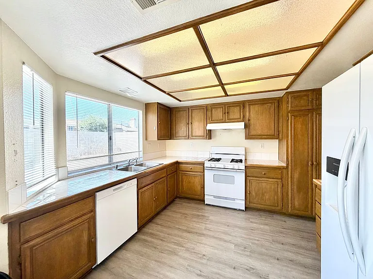 541 Ocean Ave — Photo 8