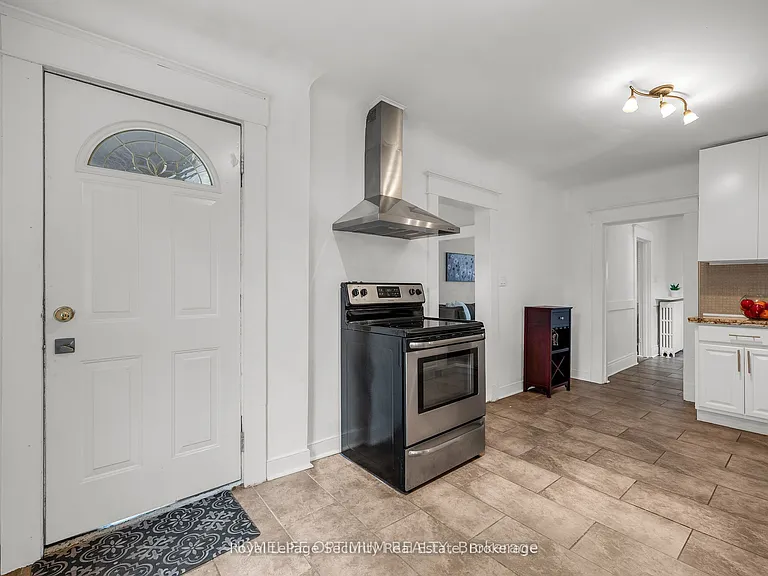 35 Bayfield Ave — Photo 9
