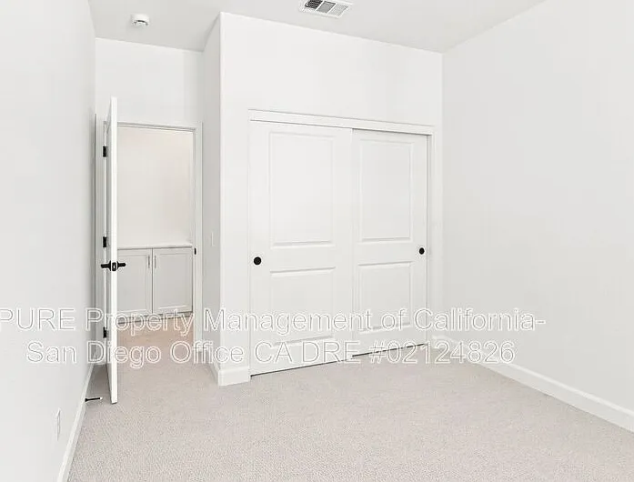 390 Baker St — Photo 16