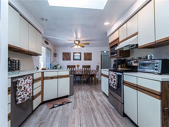 5th image of 38 Meadowcrest Dr