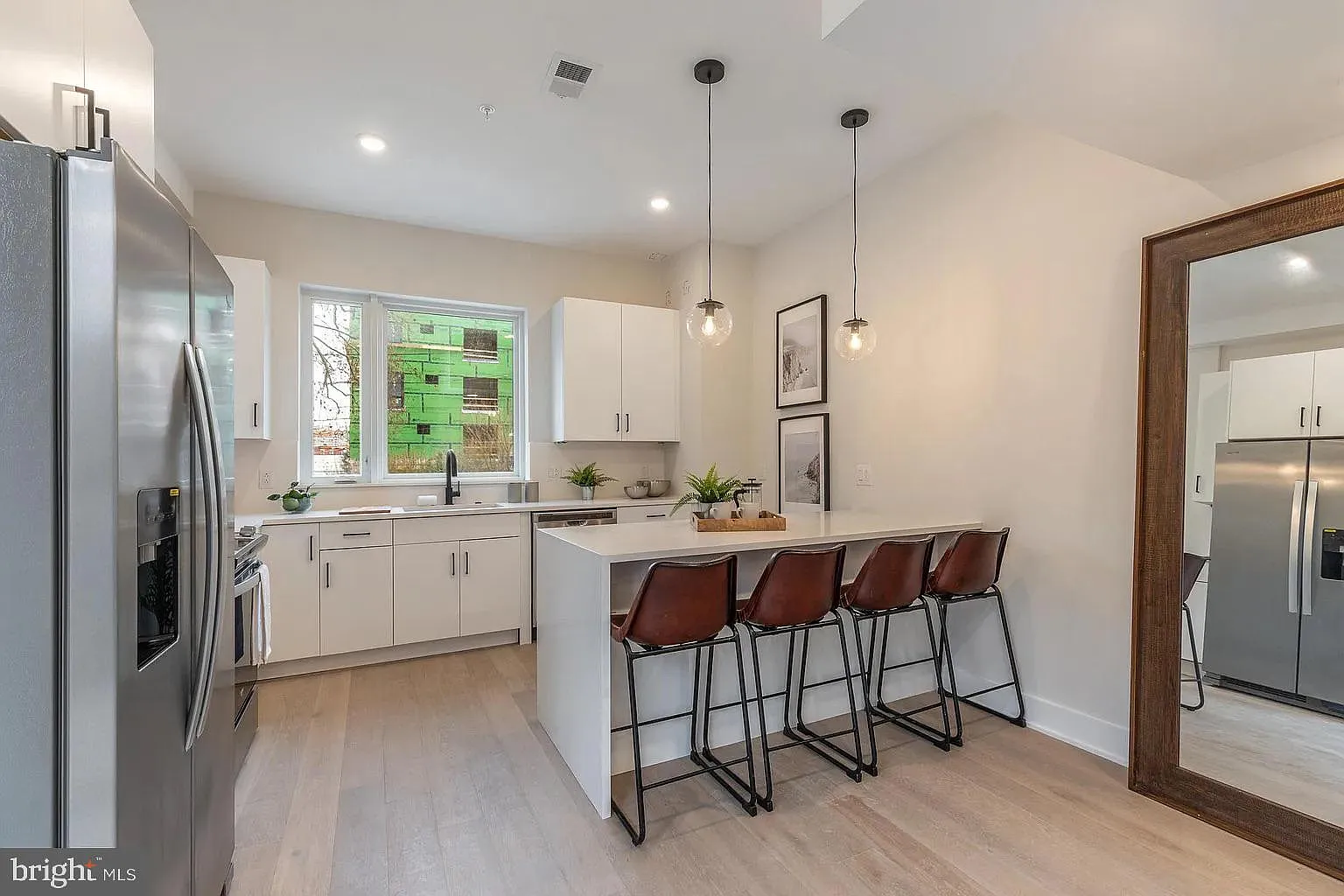 2 bed, 1400 sqft, $2,300 — Photo 4